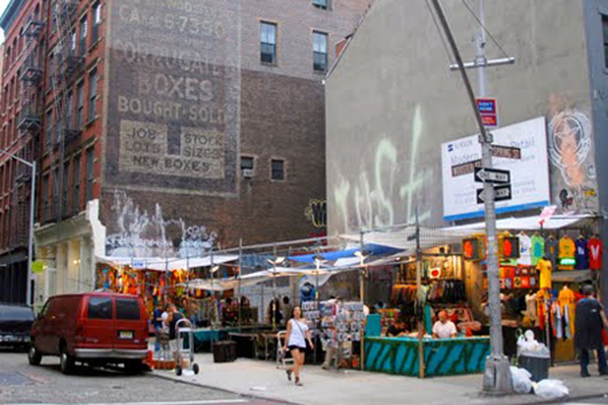 Image via <a href="http://nyctheblog.blogspot.com/2010/06/will-arts-craft-market-on-spring-and.html?utm_source=feedburner&amp;utm_medium=feed&amp;utm_campaign=Feed%3A+NycTheBlog+%28NYC+The+Blog%29&amp;utm_content=Google+Reader">NYC the Blog</a>
