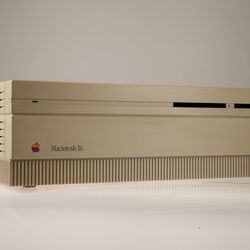 1987: Macintosh II