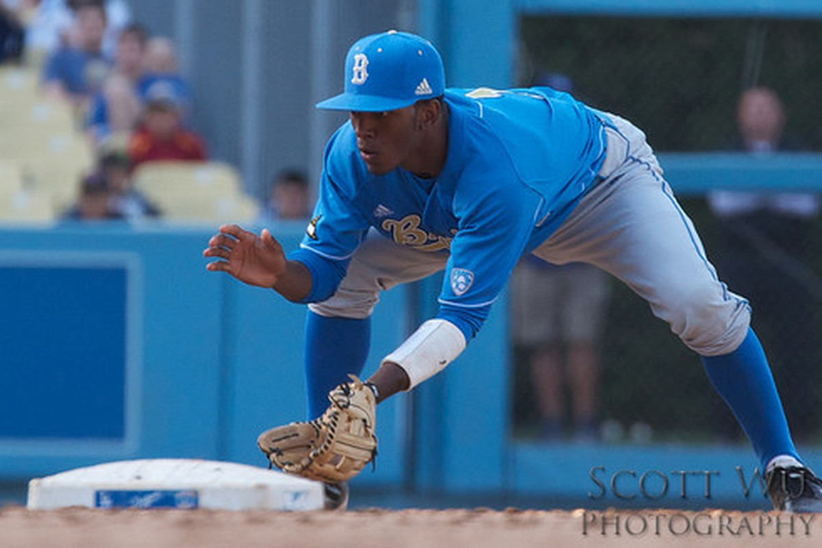 UCLA did what Pepperdine couldn't. Catch the ball (Photo Credit: <a href="http://www.scottwuphotography.com/Sports/UCLA-Sports/110403UCLABaseballvWA/16467722_7dHpi#1239145029_k6GBf" target="new">Scott Wu</a>)