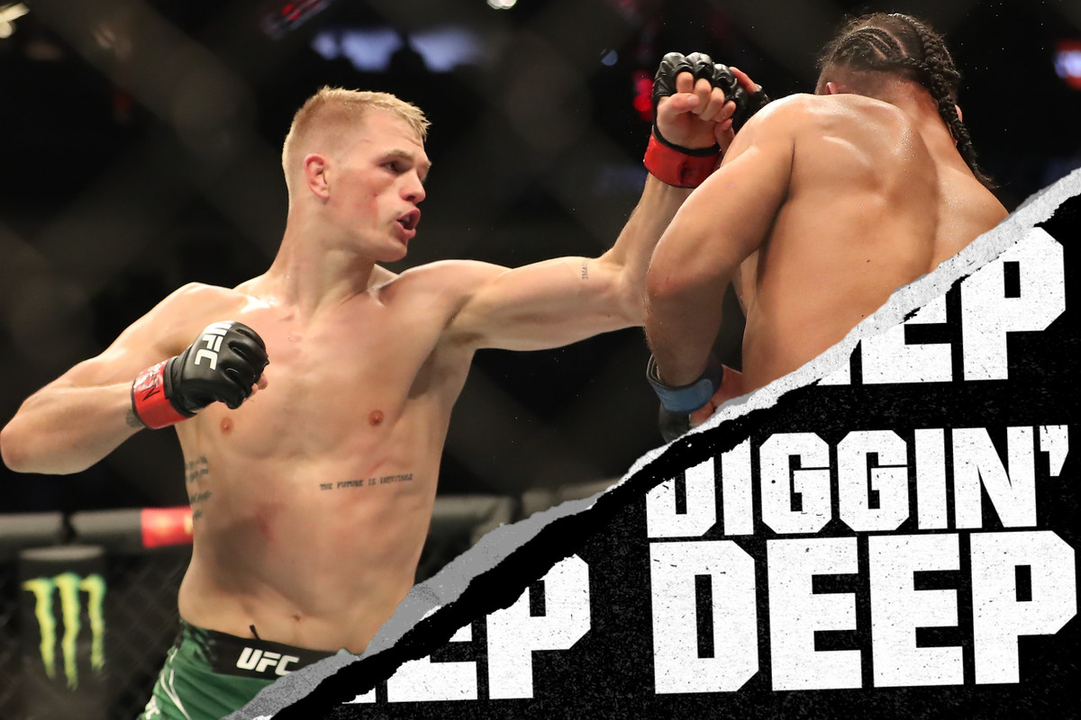 Ian Machado Garry punching Gabe Green at UFC 276