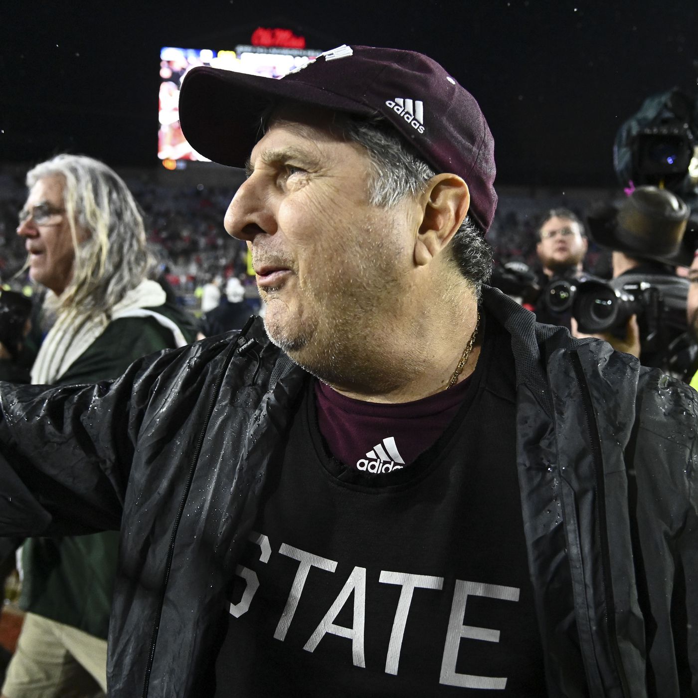 Mississippi State coach Mike Leach hospitalized after a reported heart  attack 