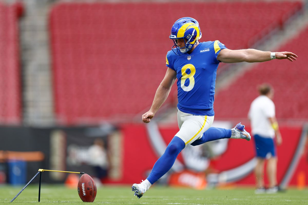Los Angeles Rams place kicker Matt Gay (8) warms up prior to the game against the Tampa Bay Buccaneers at Raymond James Stadium