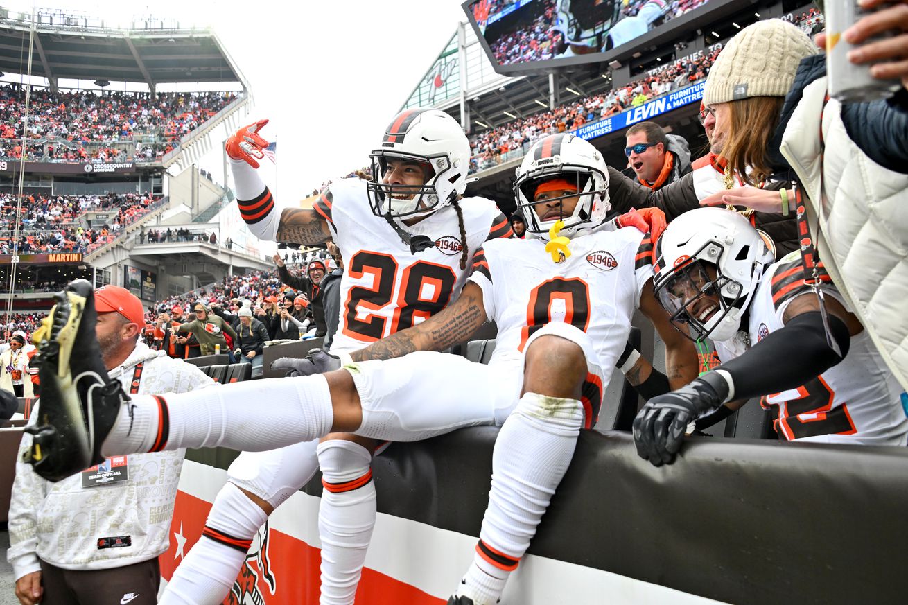 Browns stun 49ers with tenacious defense, as P.J. Walker gets a 19-17 win for Cleveland