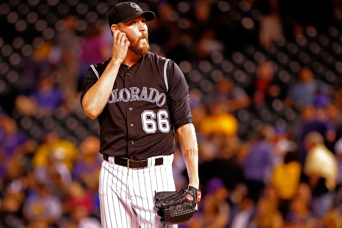 John Axford has signed with the Oakland Athletics.