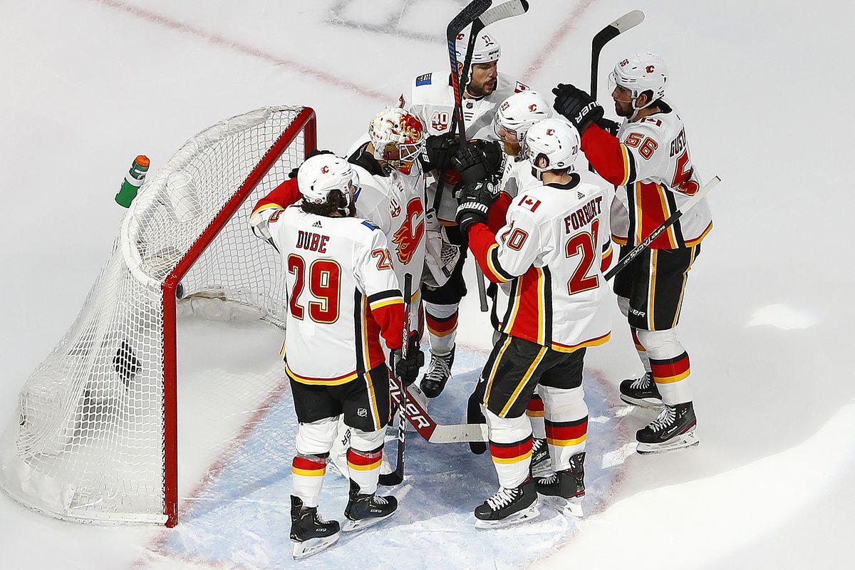 NHL: Western Conference Qualifications-Calgary Flames at Winnipeg Jets