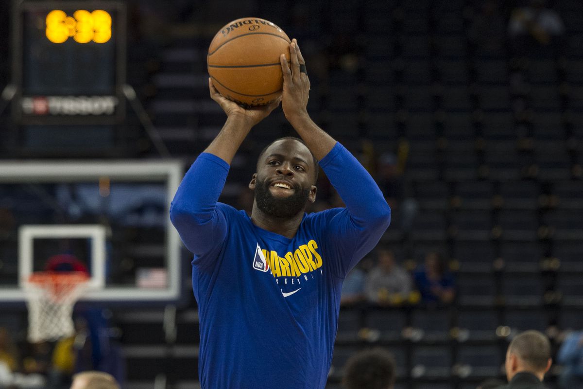 Golden State Warriors forward Draymond Green warms up before the game against the Memphis Grizzlies at FedExForum.&nbsp;
