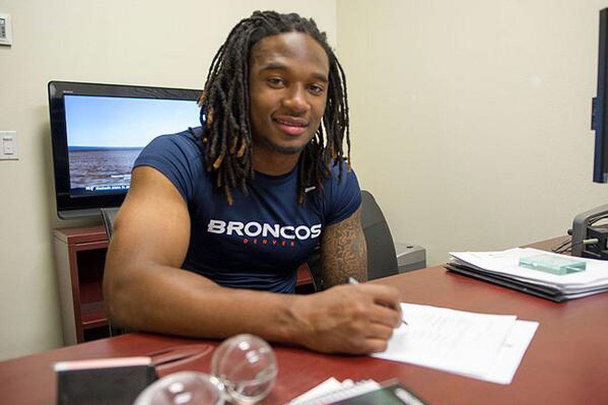 Bradley Roby signs his rookie contract.