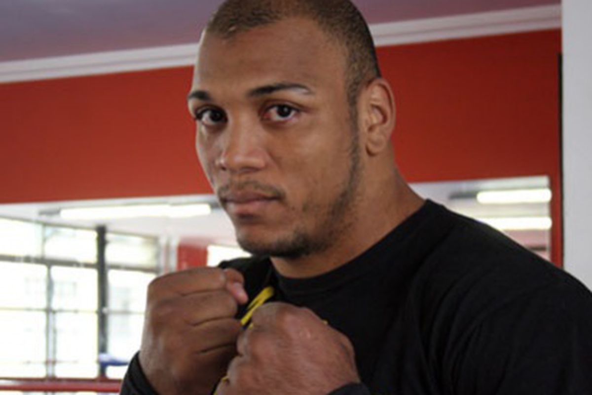 Marcos Pezao, the #1 ranked light heavyweight prospect on the 2011 World MMA Scouting Report, has signed with Strikeforce.<strong>Photo by Portal Do Vale Tudo</strong>