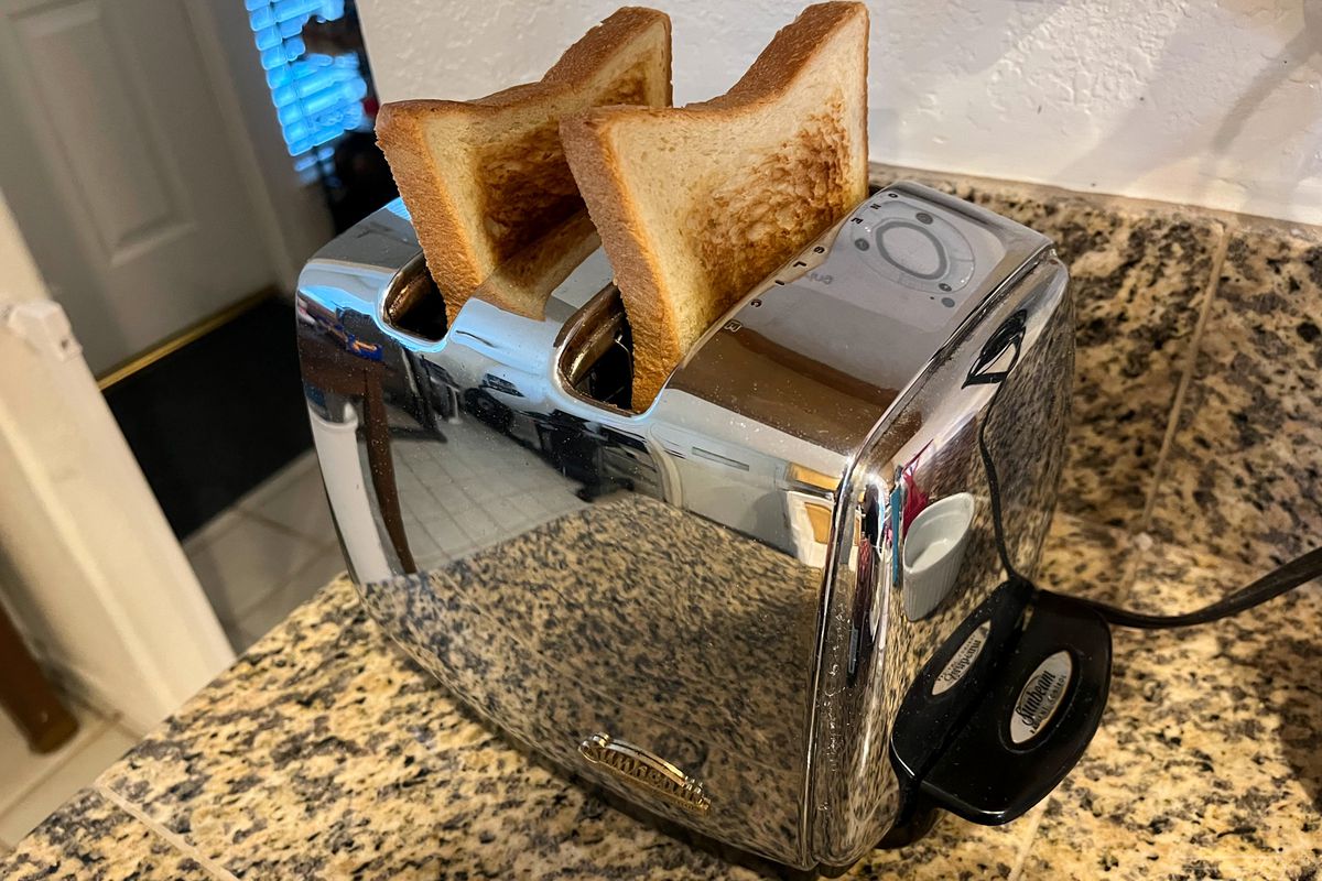 Why a toaster from 1949 is still smarter than any sold today - The Verge