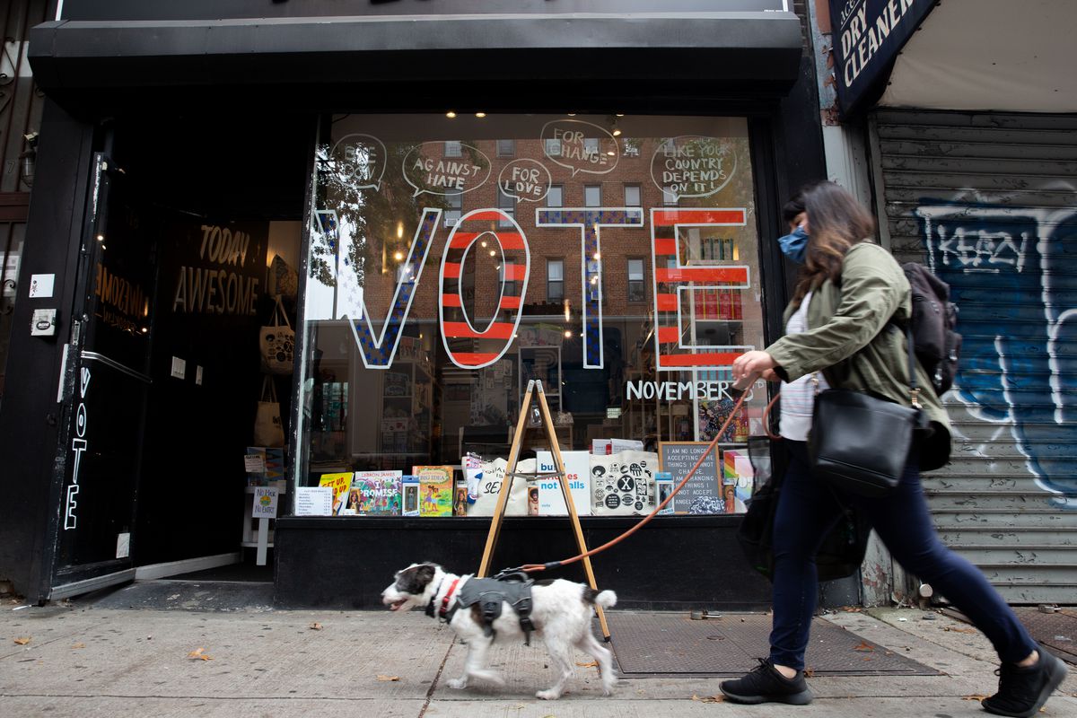A Prospect Lefferts Gardens business encouraged people to vote ahead of the 2020 election, Oct. 21, 2020.
