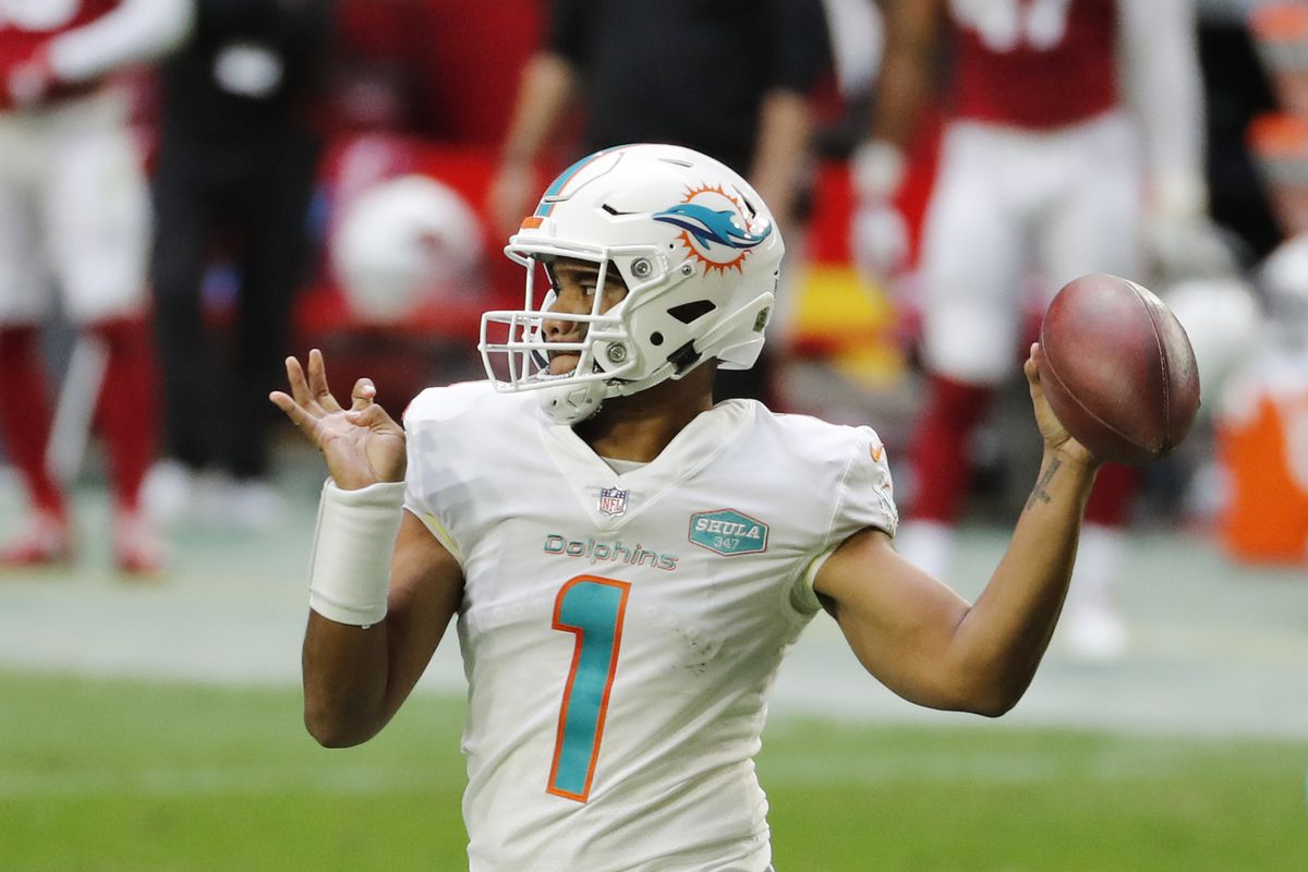 Tua Tagovailoa #1 of the Miami Dolphins looks to pass during the first half against the Arizona Cardinals at State Farm Stadium on November 08, 2020 in Glendale, Arizona.