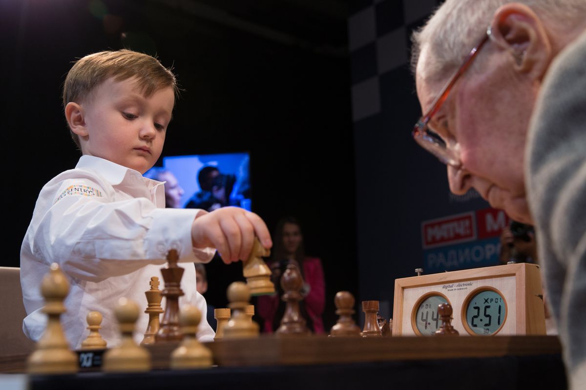 Mikhail Osipov plays against 95-year-old grandmaster Yuri Averbakh