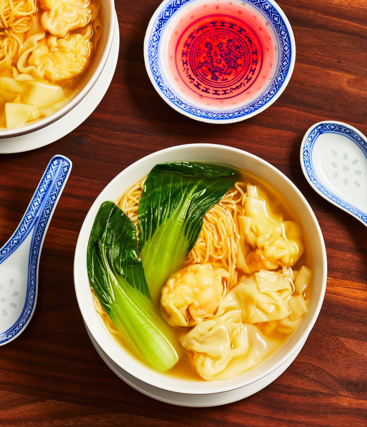A bowl of Chinese wonton noodle soup.