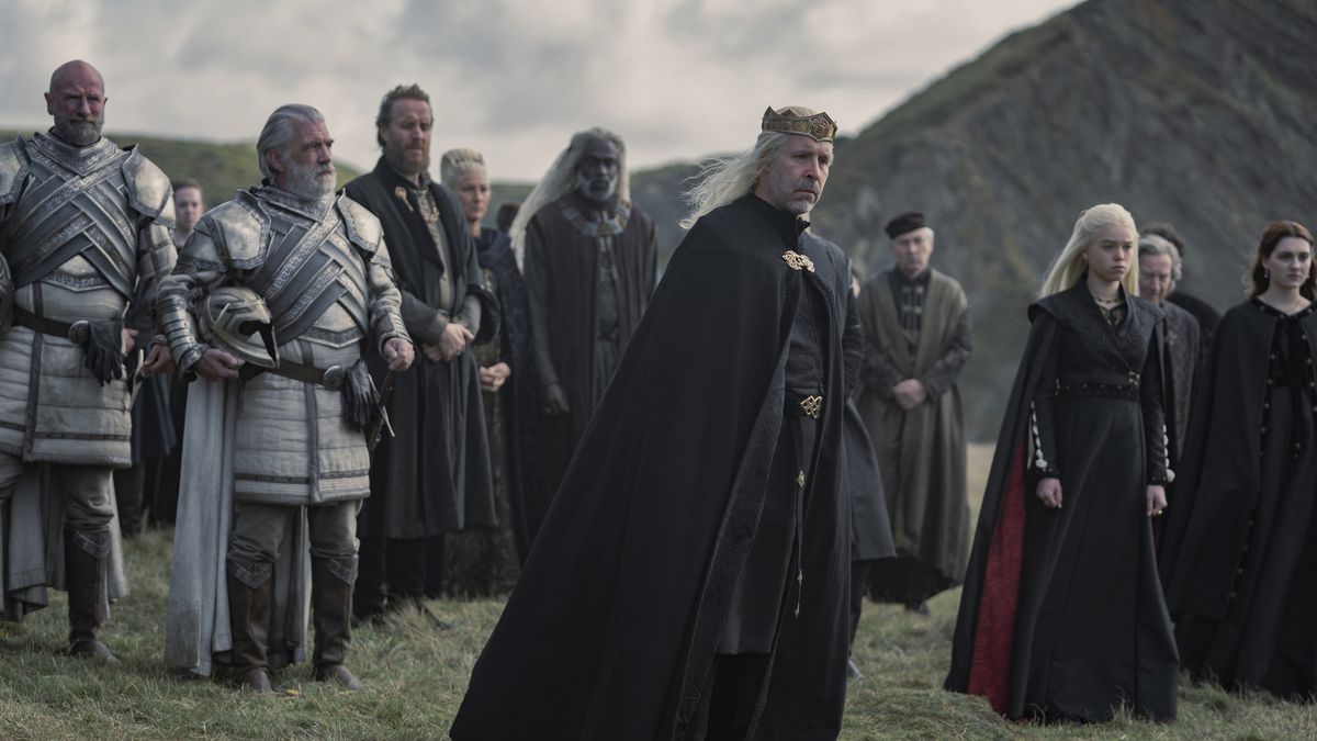 Viserys standing in front of his men, Rhaenyra, and Alicent at a funeral in House of the Dragon