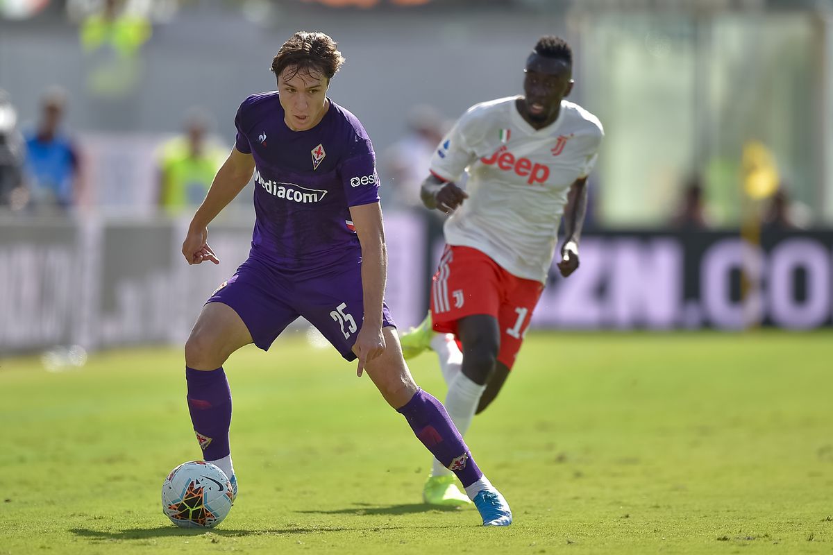 Federico Chiesa of ACF Fiorentina in action during the Serie...