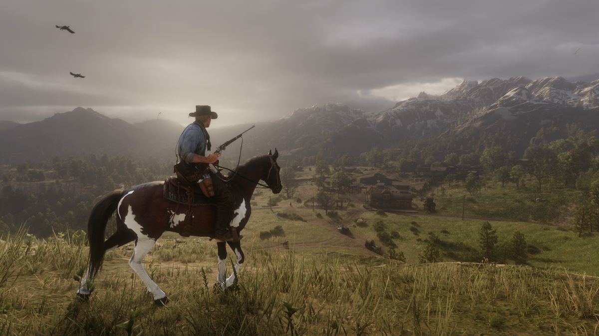 Red Dead Redemption 2 - Arthur holding a rifle as he sits on his horse on a ridge overlooking a town