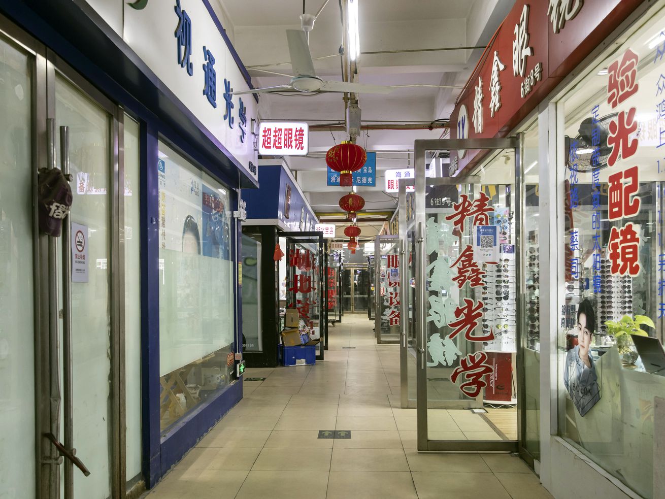 A narrow aisle in an indoor mall in China.