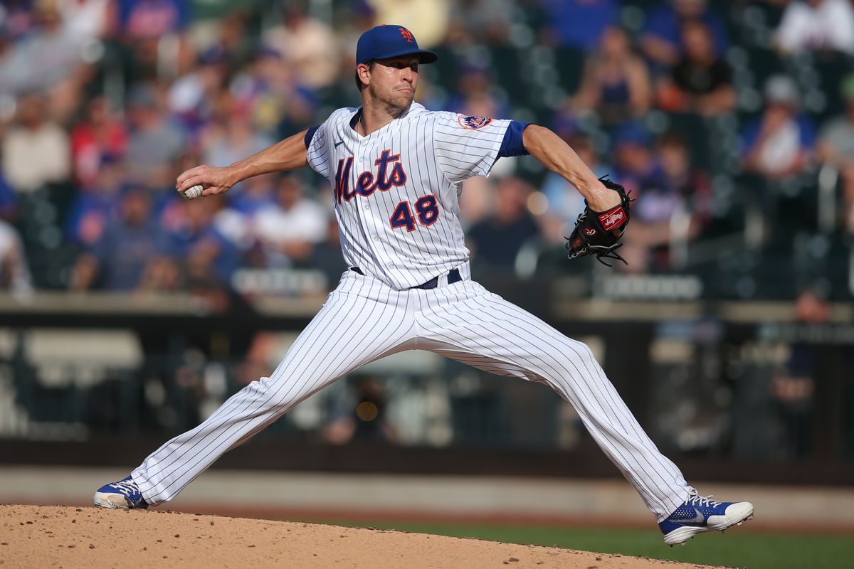 New York Mets starting pitcher Jacob deGrom (48) pitches against the Atlanta Braves during the third inning at Citi Field.