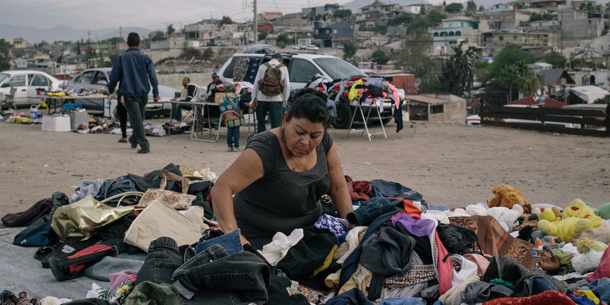 Contrabando de ropa usada de los Estados Unidos en la frontera  éxico - Racked