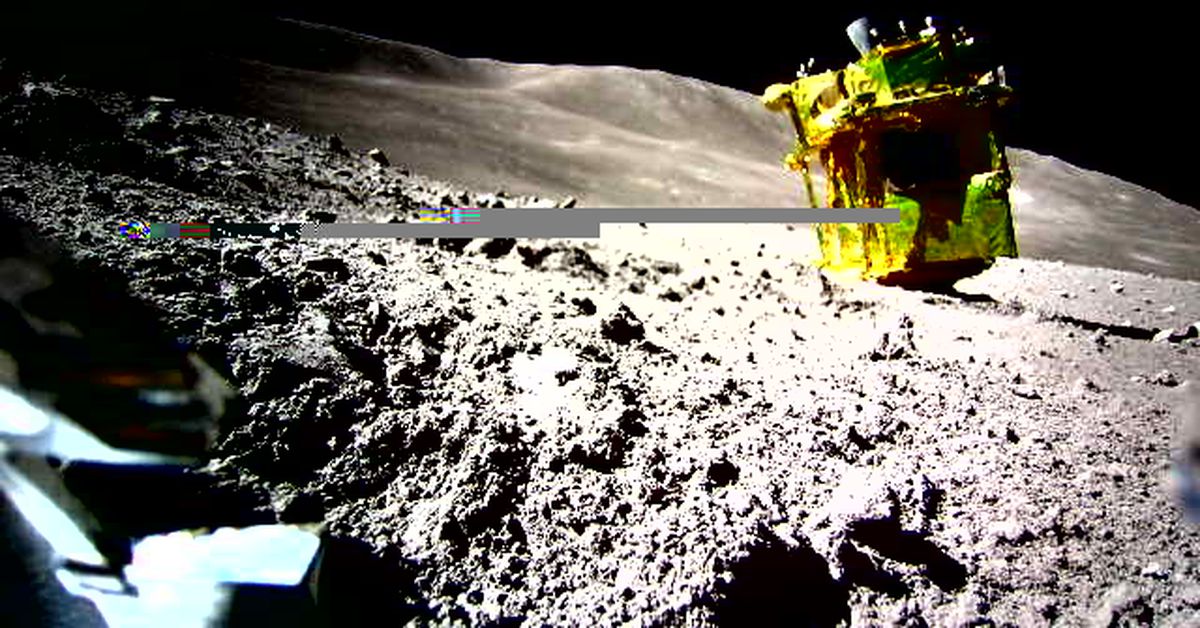 Јапанска лунарна сонда поново добија снагу девет дана након слетања наопачке