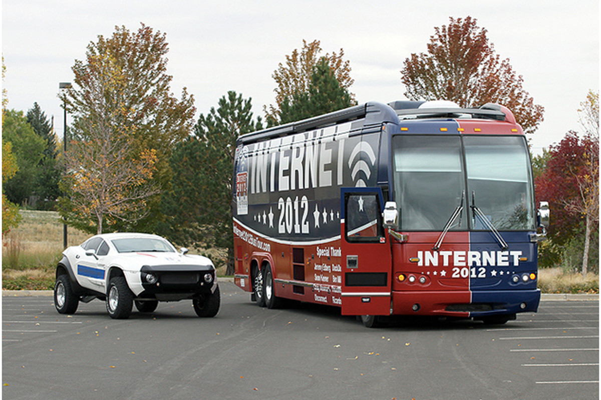 Internet 2012 Bus
