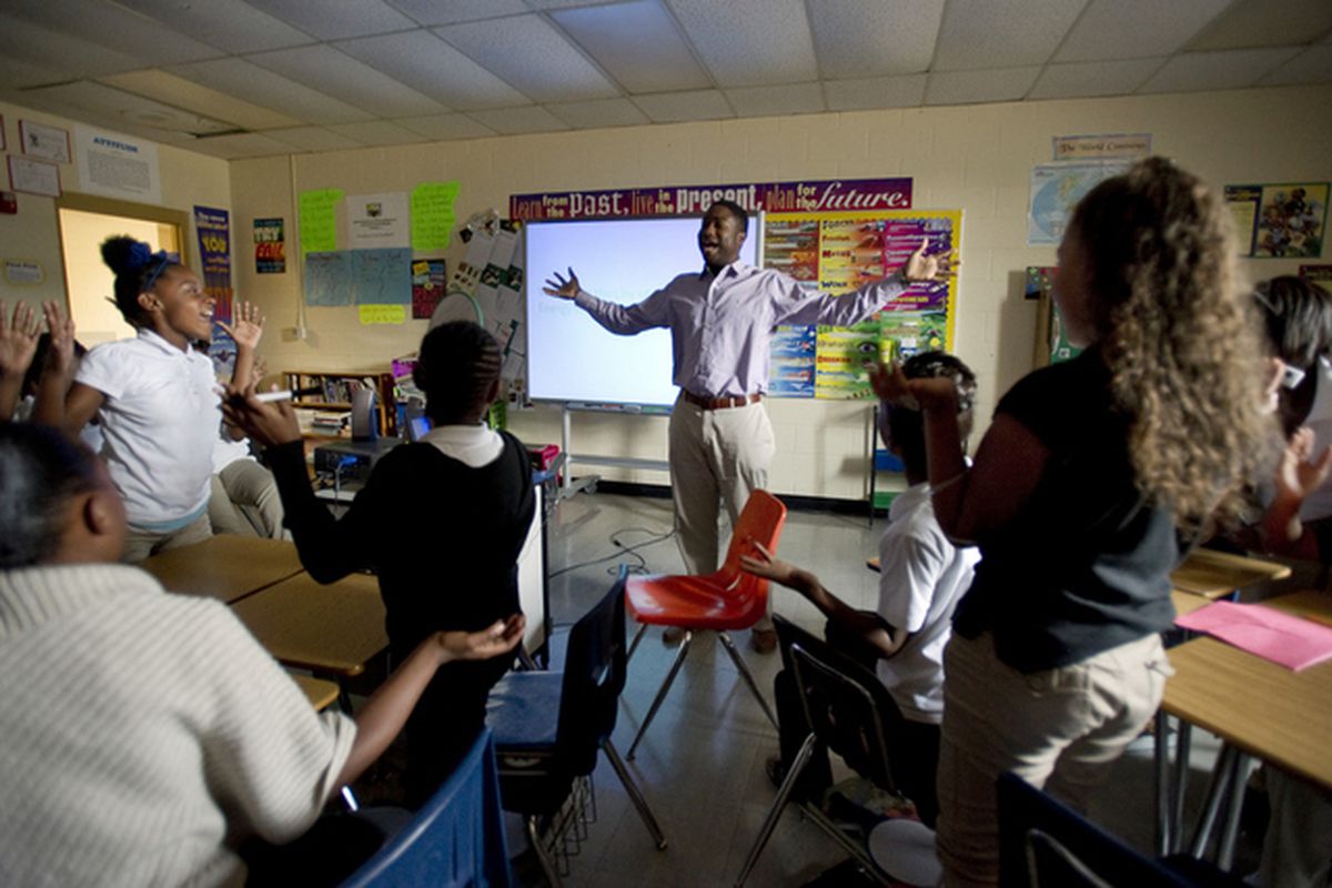 Sixth-grade teacher James Johnson leads his students in a gameshow-style lesson on energy at Chickasaw Middle School  in 2014 in Shelby County. The district was one of three that received a grant from the Gates Foundation to overhaul teacher evaluation.