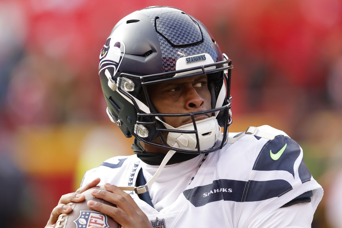 Geno Smith #7 of the Seattle Seahawks warms up against the Kansas City Chiefs at Arrowhead Stadium on December 24, 2022 in Kansas City, Missouri.