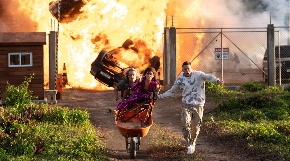 Channing Tatum and Brad Pitt drive Sandra Bullock to avoid a huge explosion in a wheelbarrow in The Lost City