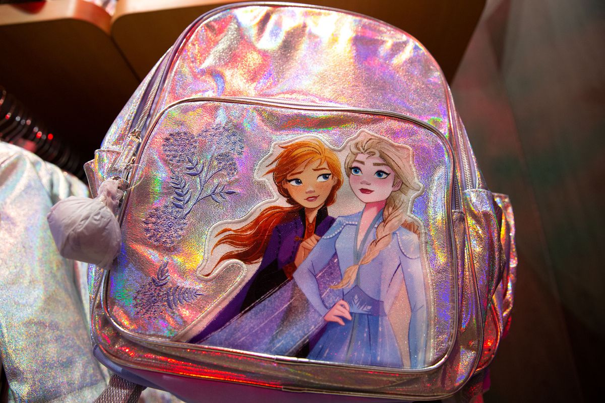  Disney "Frozen"-themed backpacks.