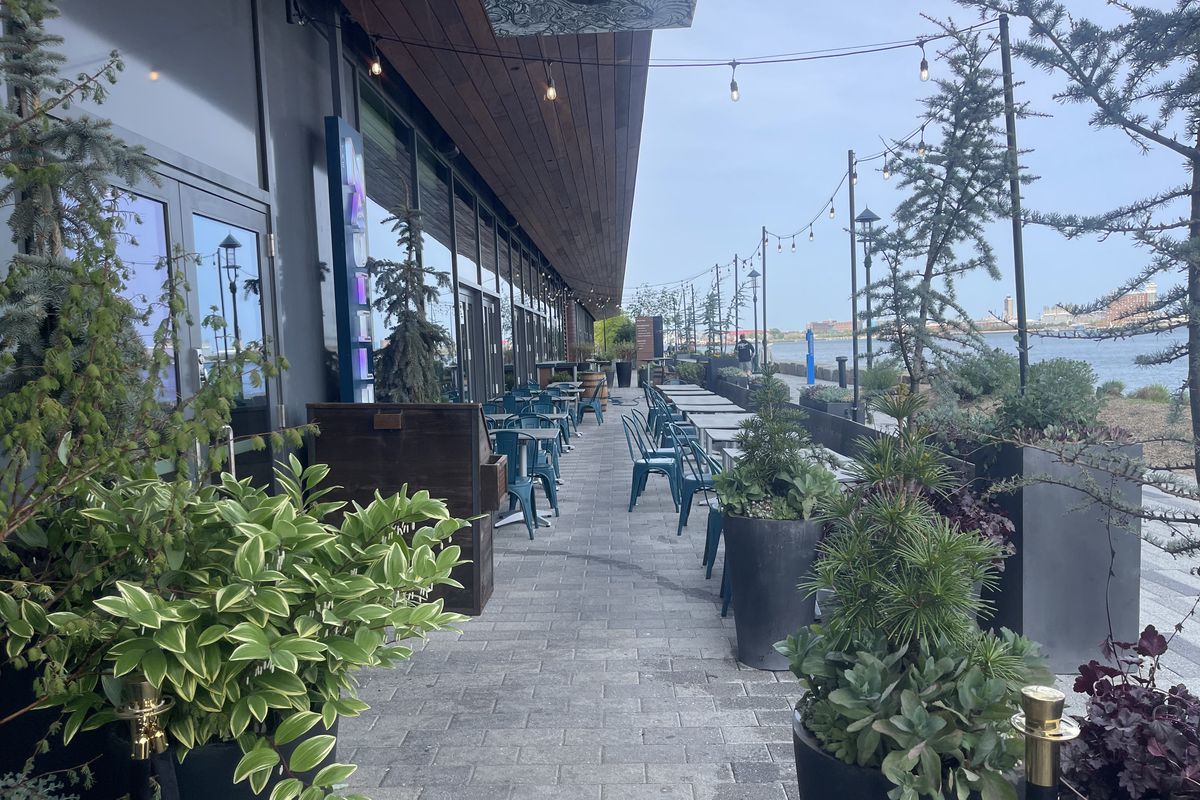 An image of the patio at Nautilus Pier 4.
