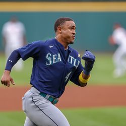 CLEVELAND, OH - SEPTEMBER 02: Seattle Mariners center fielder Julio Rodriguez (44) races to the plate as he scores a run during the first inning of the Major League Baseball game between the Seattle Mariners and Cleveland Guardians on September 2, 2022, at Progressive Field in Cleveland, OH.