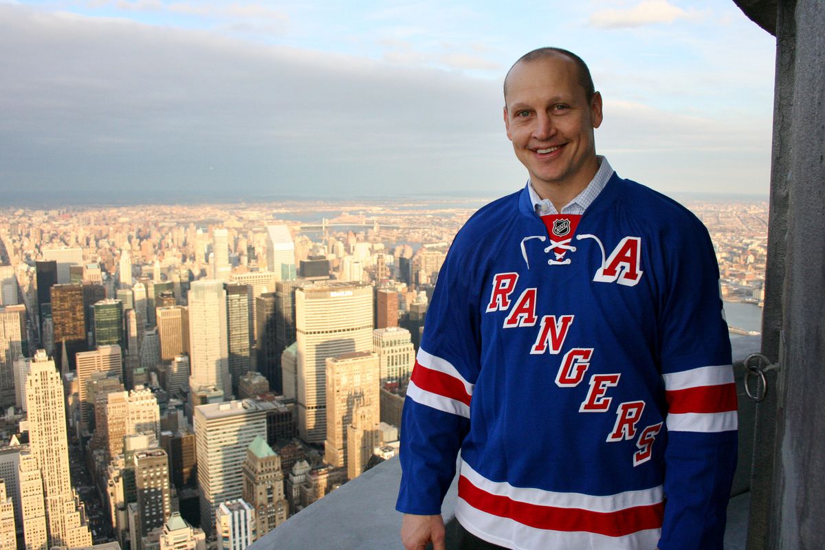 New York Rangers And Philadelphia Flyers Legends Visit The Empire State Building