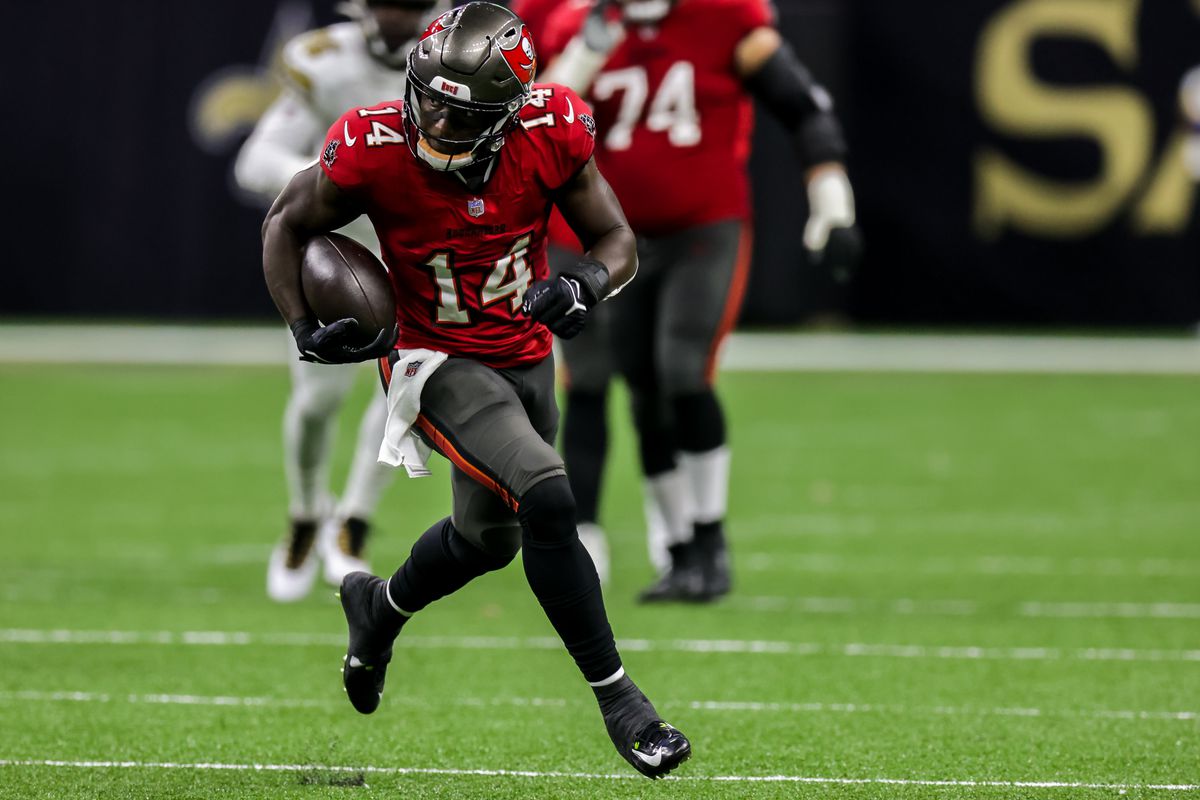 Tampa Bay Buccaneers wide receiver Chris Godwin (14) runs against New Orleans Saints during the second half at Caesars Superdome.