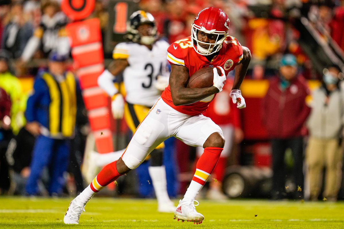 Kansas City Chiefs wide receiver Byron Pringle (13) runs the ball against the Pittsburgh Steelers during the second half at GEHA Field at Arrowhead Stadium.