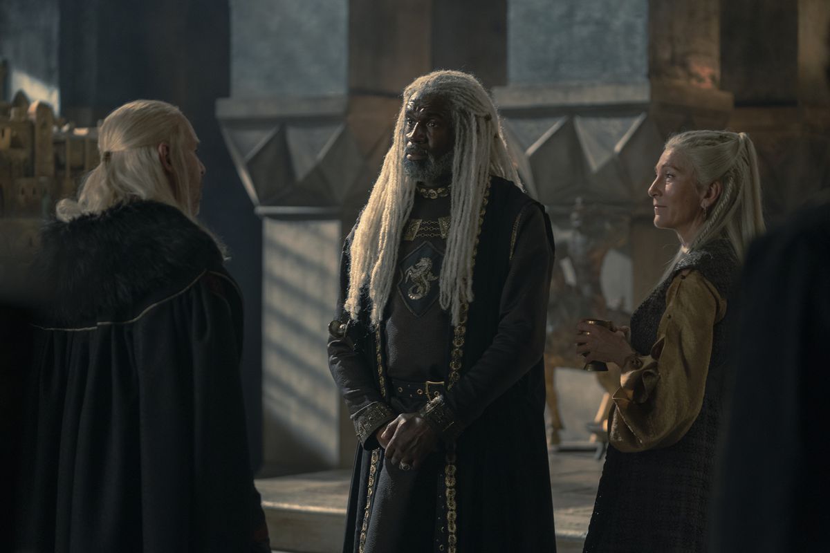 Ser Corlys and Princess Rhaenys talking to Viserys, who is facing away from the camera on the left side of the picture