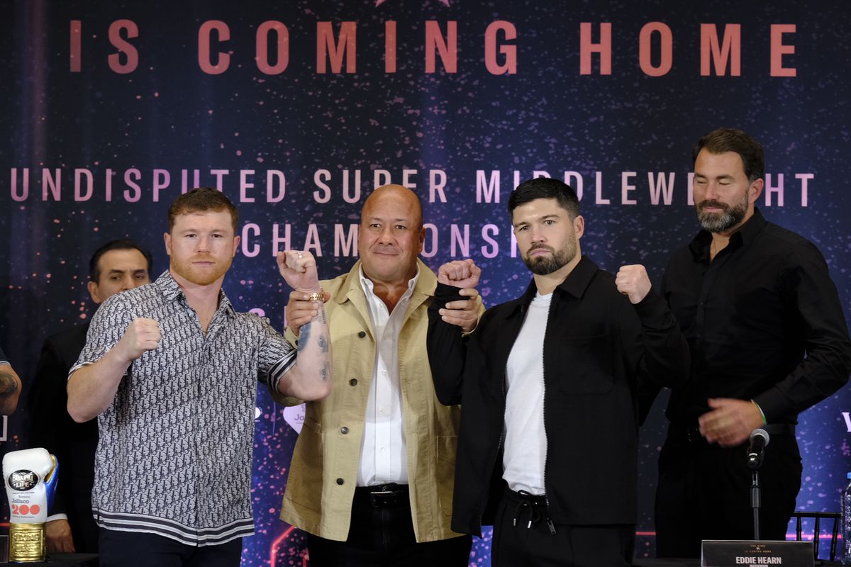 Saul Canelo Alvarez (L) and John Ryder (2R) pose with Enrique Alfaro, Governor of Jalisco (2L) during a press conference on their next fight at Akron Stadium on March 14, 2023 in Zapopan, Mexico.