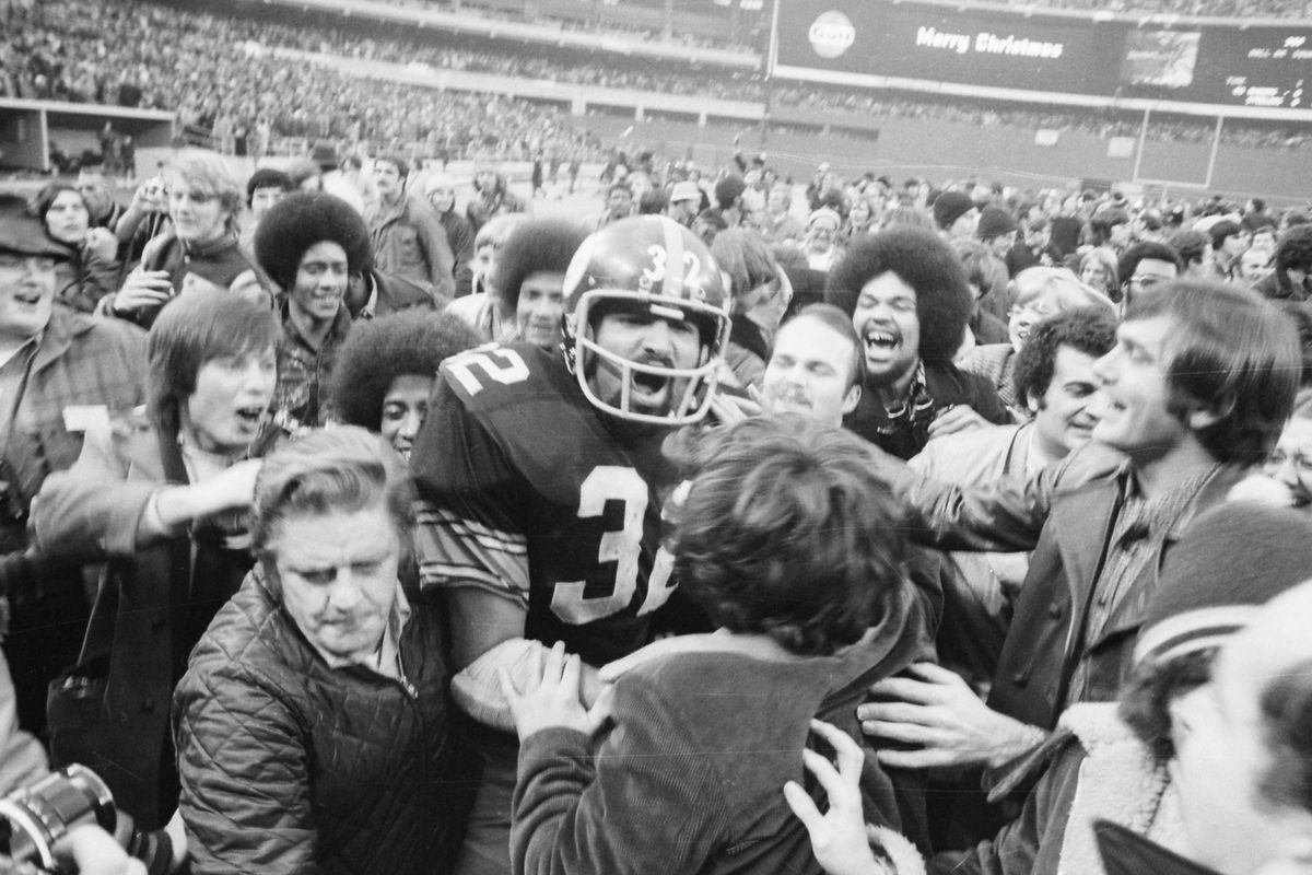 Fans Mob Franco Harris of the Pittsburgh Steelers