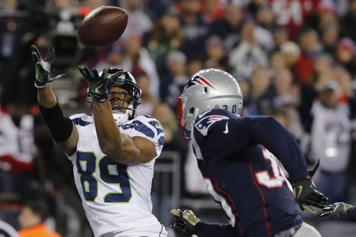 Seattle Seahawks' Doug Baldwin catches a touchdown versus the New England Patriots.