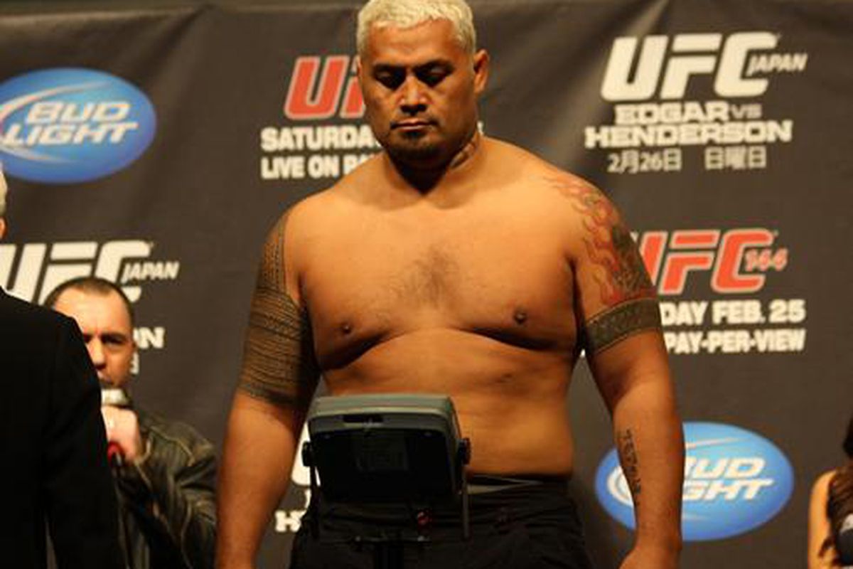 Photo of Mark Hunt via <a href="http://www.mmamania.com/2012/2/25/2823264/ufc-144-weigh-in-photos-gallery-for-edgar-vs-henderson-in-japan" target="new">MMA Fighting</a>.