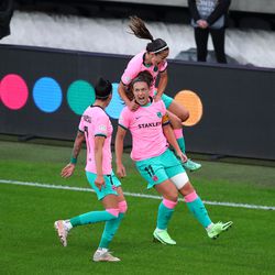 Alexia Putellas celebrates her penalty
