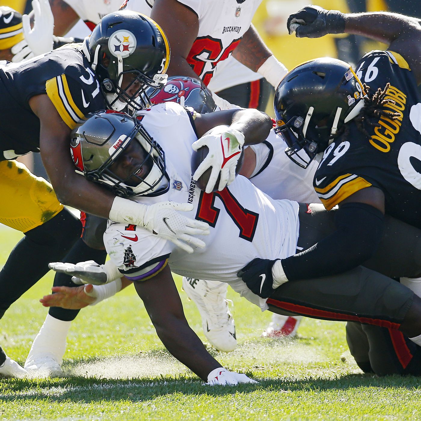 Steelers vs. Bucs: Second-half updates, injury news and open thread -  Behind the Steel Curtain