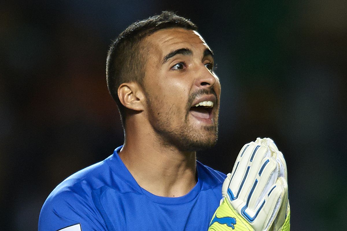 Hopefully nothing serious, but Asenjo is not certain for Sevilla next weekend