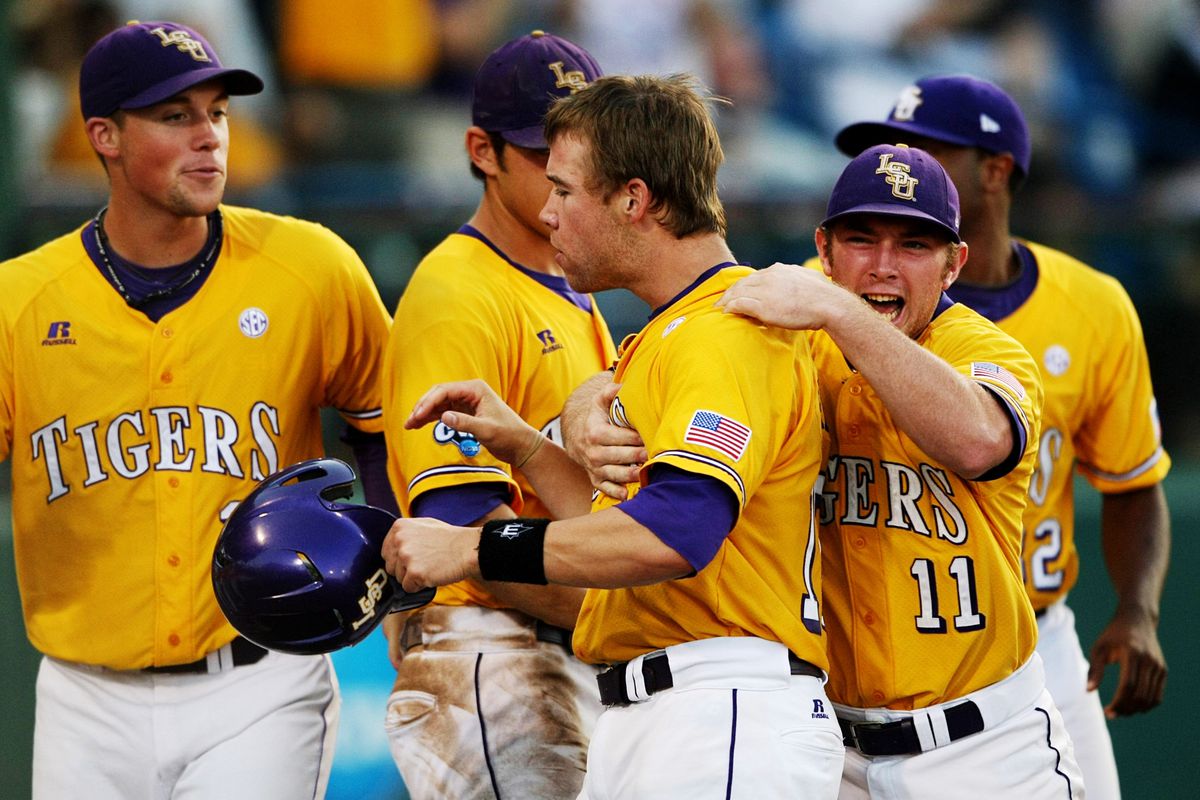 Ryan Schimpf picked up 2 solo HR's for Buffalo, so here's a picture from when he was at LSU and teammates with Sean Ochinko