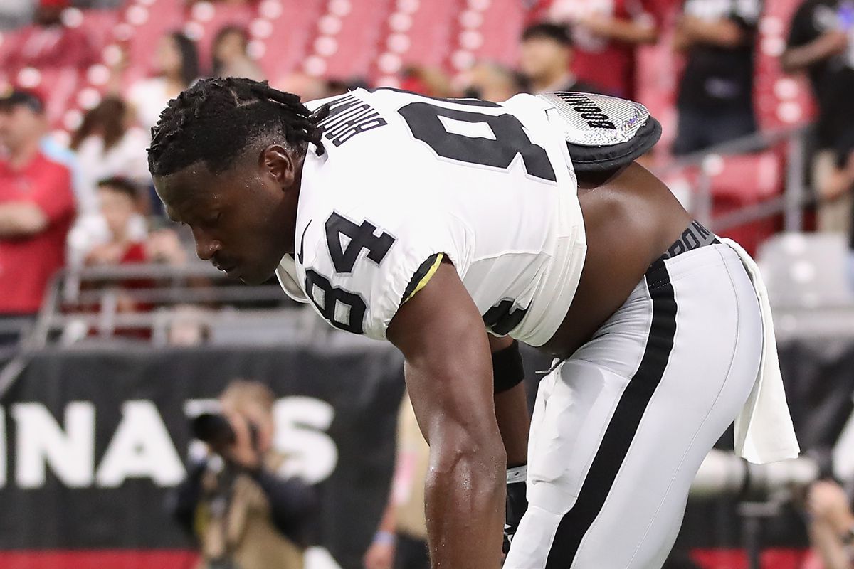 Oakland Raiders wide receiver Antonio Brown warms up before the NFL preseason game against the Arizona Cardinals at State Farm Stadium on August 15, 2019 in Glendale, Arizona.