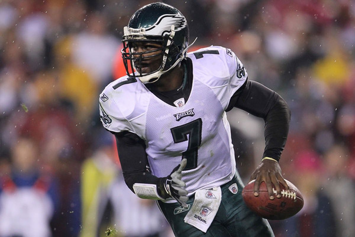 <strong>Michael Vick</strong> (7) of the Philadelphia Eagles looks to pass against the Washington Redskins on November 15 2010 at FedExField in Landover Maryland.  (Photo by Chris McGrath/Getty Images)