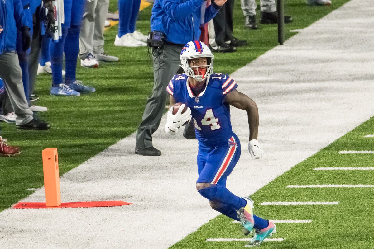 Buffalo Bills wide receiver Stefon Diggs (14) runs out of bounds after making a catch against the Kansas City Chiefs in the second quarter at Bills Stadium.