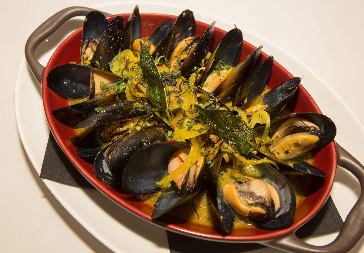 A dish of mussels