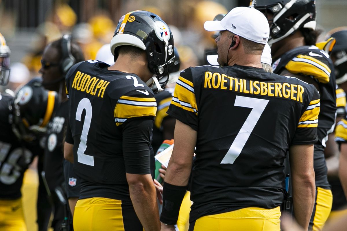 Pittsburgh Steelers quarterback Ben Roethlisberger (7) talks to Pittsburgh Steelers quarterback Mason Rudolph (2) during a timeout during the NFL football game between the Seattle Seahawks and the Pittsburgh Steelers on September 15, 2019 at Heinz Field in Pittsburgh, PA.