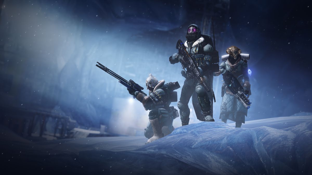 Destiny 2: Beyond Light Guardians pose with new weapons