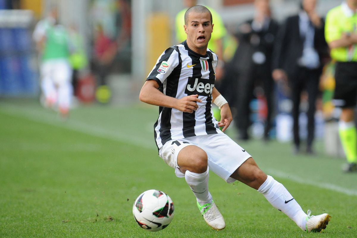 GENOA, ITALY - SEPTEMBER 16:  Sebastian Giovinco of Juventus FC in action during the Serie A match between Genoa CFC and Juventus FC at Stadio Luigi Ferraris on September 16, 2012 in Genoa, Italy.  (Photo by Valerio Pennicino/Getty Images)